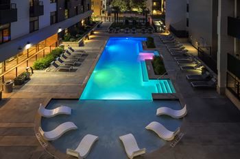swimming pool at Berkshire Riverview luxury apartments